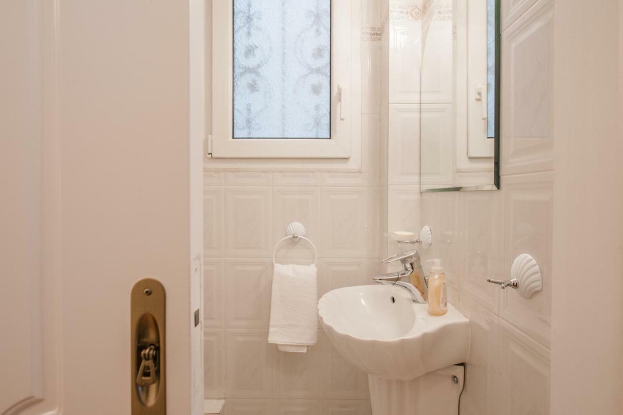 Retro Apartment At Trendy Exarcheia Athen Exterior foto